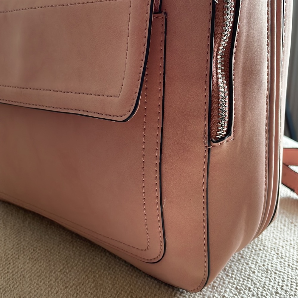 Gap backpack 🎒 great condition! Color pink ! One size - Picture 4 of 16